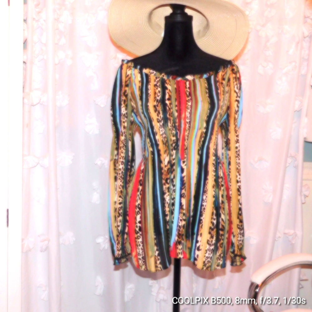 Melissa Paige petite medium vibrant and gorgeous off the shoulder blouse
